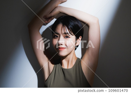 A woman wearing training wear A woman wearing training wear 109601470