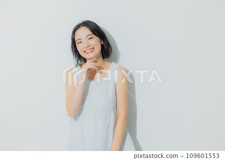 年輕女性的美麗形象 109601553