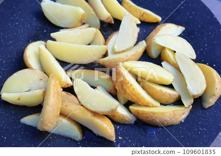 Potatoes baked on multigriddle 109601835