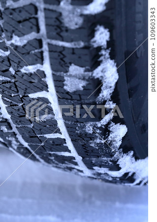 無釘防滑輪胎上有雪 109603343