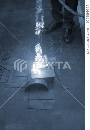 Laser metal cleaning. Metal cleaning with laser from rust. New modern innovative technologies. Metal laser cleaning with portable equipment. Cleansing laser. Highly concentrated powerful radiation. Laser metal cleaning. Metal cleaning with laser from rust. New modern innovative technologies. Metal laser cleaning with portable equipment. Cleansing laser. Highly concentrated powerful radiation. 109604665
