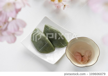 Sakura tea Kusamochi Cherry blossoms 109606879