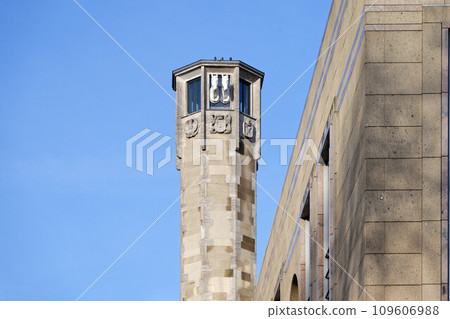 Richmodis House in Cologne with the two horse heads 109606988