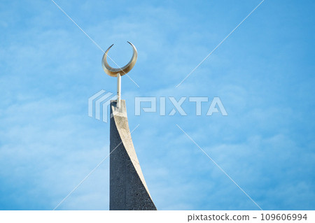golden crescent at central mosque in cologne golden crescent at central mosque in cologne 109606994