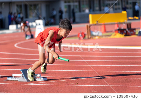 小學生田徑比賽接力賽 小學生田徑比賽接力賽 109607436