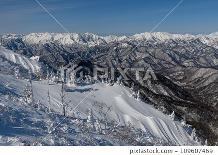 Mt. Tanigawa and Mt. Asahi in winter seen from the mountain trail heading from Mt. Kengamine to Mt. Buson. Mt. Tanigawa and Mt. Asahi in winter seen from the mountain trail heading from Mt. Kengamine to Mt. Buson. 109607469