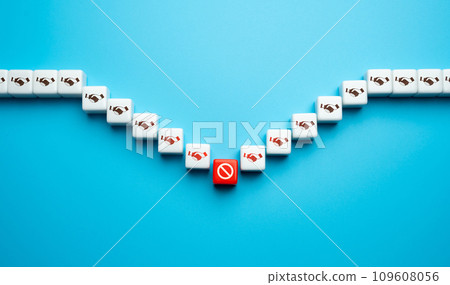 Failure of negotiations threatens all agreements. Fragile agreements. The failure of the collective consent model due to the refusal and subversive activities of one of the members. Find a compromise 109608056