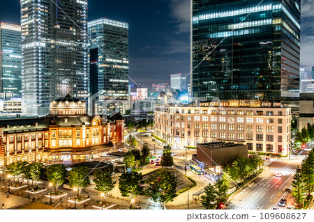 [Tokyo] The front of Tokyo Station illuminated at night 109608627