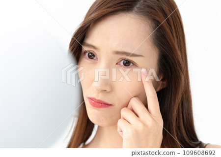 Women who care about your skin 109608692