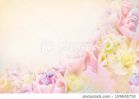 Blossoming white and light yellow daffodils and spring flowers festive background, bright springtime bouquet floral card, selective focus, toned image 109608750