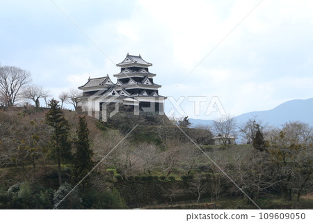 Ozu Castle overlooking the Hijigawa River - the castle tower rebuilt from wood 109609050