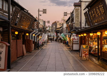 [Tokyo] Shibamata Taishakuten Sando, Showa retro townscape at dusk 109609222