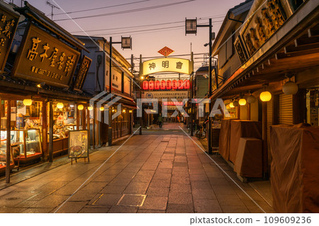 [Tokyo] Shibamata Taishakuten Sando, Showa retro townscape at dusk 109609236