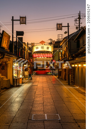 [Tokyo] Shibamata Taishakuten Sando, Showa retro townscape at dusk 109609247