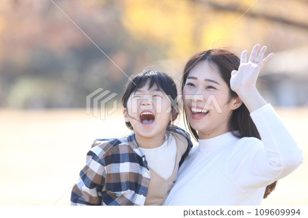 笑臉父母和孩子 109609994