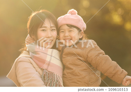 笑臉父母和孩子 笑臉父母和孩子 109610313