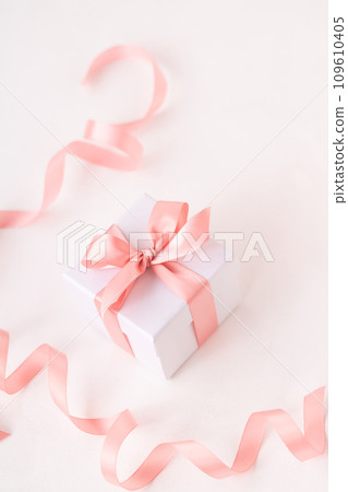 Delicate, gentle and soft color, gift of coral pink ribbon 109610405