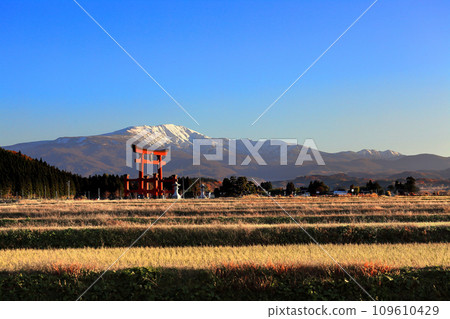 深秋的黃昏、月山、大鳥居 109610429