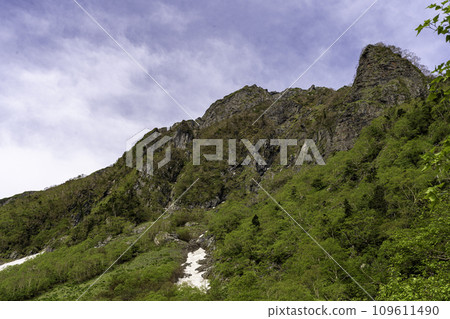 沿著馬俁路線行走，仰望北嶽山 109611490