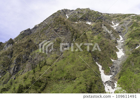 北嶽山仍積雪 北嶽山仍積雪 109611491
