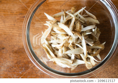 Burdock root in a glass bowl Burdock root in a glass bowl 109611517