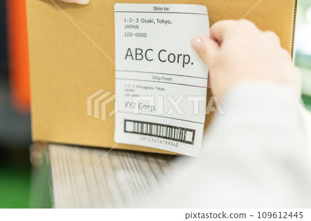 女工貼運輸標籤,不露面 女工貼運輸標籤,不露面 109612445