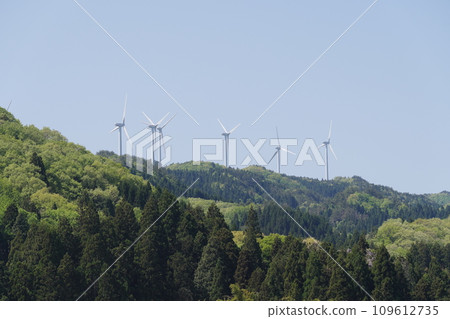 山上的風力發電廠 山上的風力發電廠 109612735