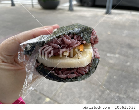 Sandwich Onigiri: A rice ball filled with black rice and root vegetables. Sandwich Onigiri: A rice ball filled with black rice and root vegetables. 109613535