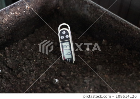 Rice husk charcoal blur fertilizer making 109614126