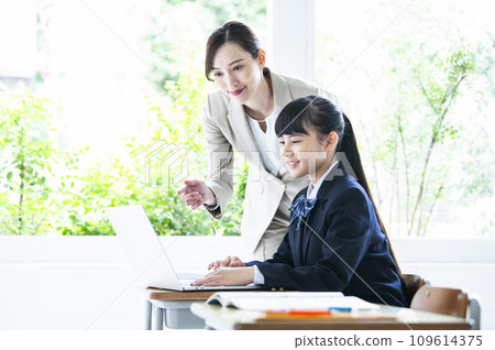 Junior high school student teacher laptop class ICT education 109614375