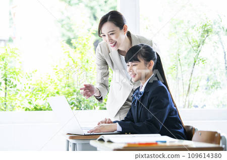 國中生老師筆記型電腦班ICT教育 國中生老師筆記型電腦班ICT教育 109614380