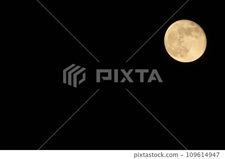 北斗市白州町，秋十六夜的月亮，月齡15.4，十月剛升起。 109614947