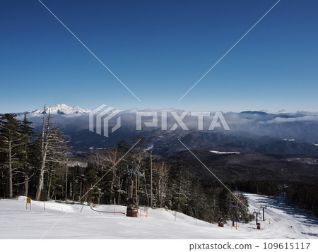 天氣晴朗時,從凱田高原摩耶滑雪場眺望乘鞍山 天氣晴朗時,從凱田高原摩耶滑雪場眺望乘鞍山 109615117
