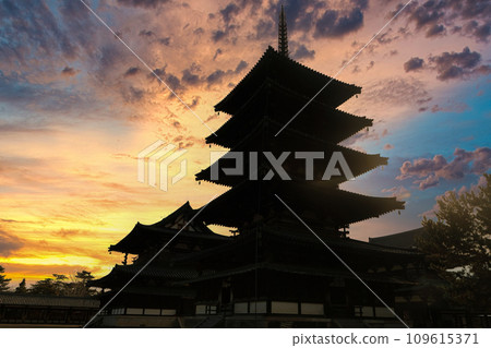 世界遺產:聖德宗總部、法隆寺、西院伽藍、五層寶塔 世界遺產:聖德宗總部、法隆寺、西院伽藍、五層寶塔 109615371