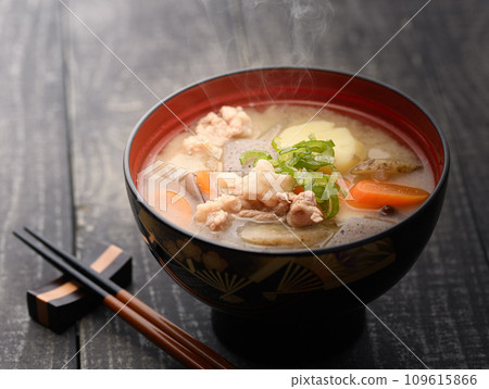 家常豬肉湯,加入大量時令蔬菜 家常豬肉湯,加入大量時令蔬菜 109615866