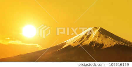Mt. Fuji and sunrise | First sunrise/sunrise [Image material] 109616139