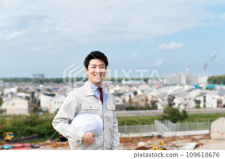 穿著工作服的男人/建築房地產形象 109618676