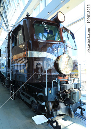 整齊存放的JNR EF58型電力機車（日本埼玉縣埼玉市） 109618953