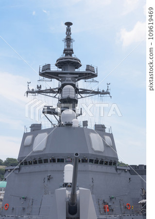 海上自衛隊照月號驅逐艦的主砲和艦橋 109619469