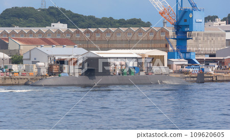 海上自衛隊親潮級潛艦停泊在橫須賀 109620605