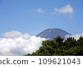 Mt. Fuji in summer with clouds 109621043