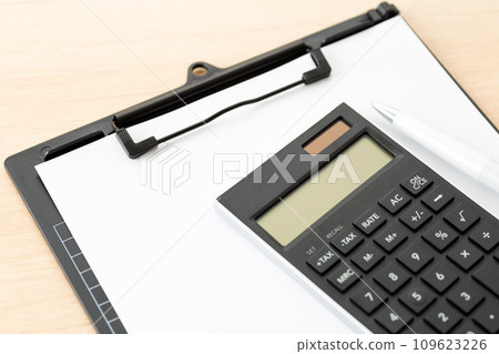 剪貼簿(活頁夾)和計算器 剪貼簿(活頁夾)和計算器 109623226
