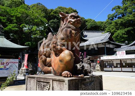Bizen ware guardian dog, Yuka Shrine Main Shrine (Kurashiki City, Okayama Prefecture), known for both visits to Kotohira Shrine Bizen ware guardian dog, Yuka Shrine Main Shrine (Kurashiki City, Okayama Prefecture), known for both visits to Kotohira Shrine 109623456