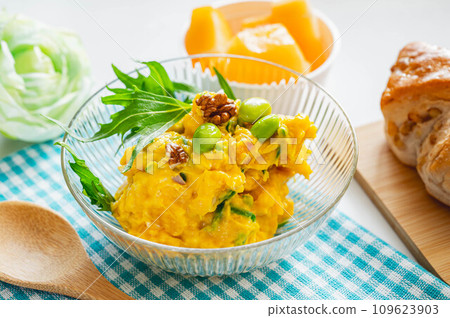 Squash salad 109623903