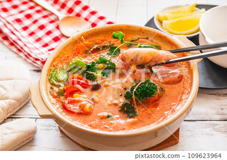healthy tomato soy milk hotpot 109623964