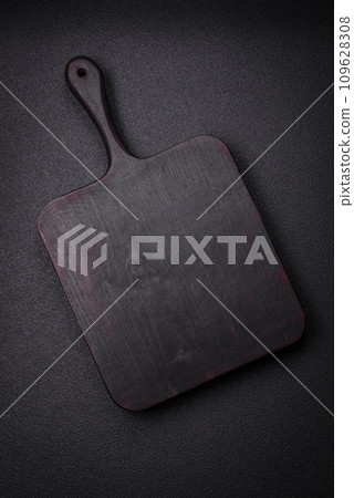 Empty wooden cutting board for preparing ingredients for preparing a delicious dish Empty wooden cutting board for preparing ingredients for preparing a delicious dish 109628308