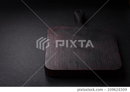 Empty wooden cutting board for preparing ingredients for preparing a delicious dish Empty wooden cutting board for preparing ingredients for preparing a delicious dish 109628309