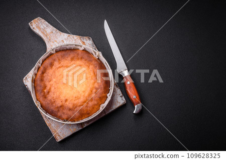 Delicious homemade round baked mince pie or tart 109628325