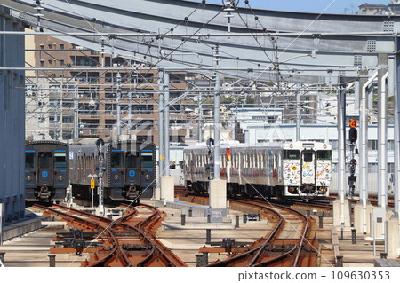 Nagasaki Main Line Kiha 47 departing from Nagasaki Station (Choo Choo Nishikyushu TRAIN) Nagasaki Main Line Kiha 47 departing from Nagasaki Station (Choo Choo Nishikyushu TRAIN) 109630353
