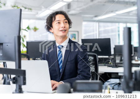 Middle-aged businessman working in the office 109631213